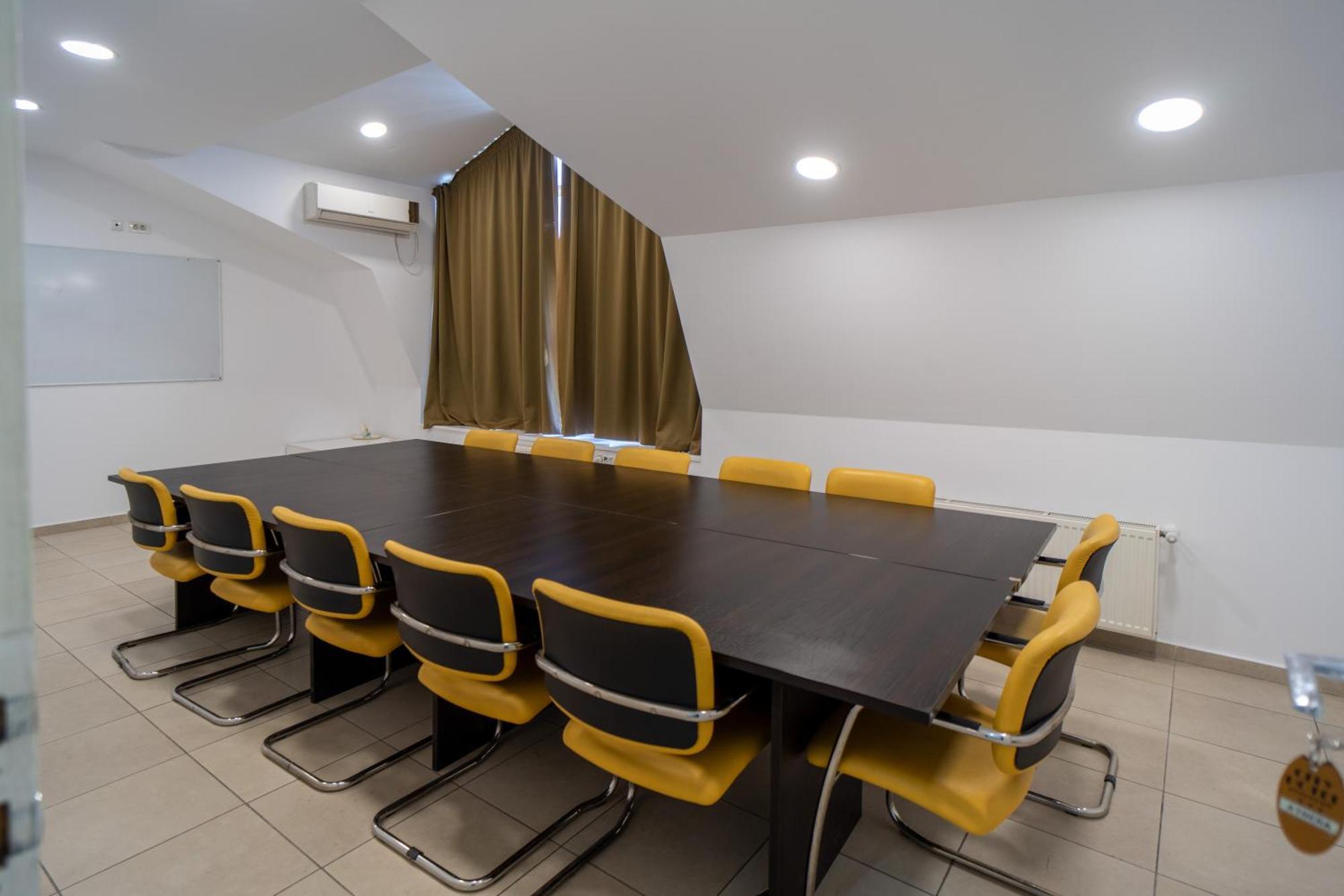 City Hotel Bucharest Hotel 2*