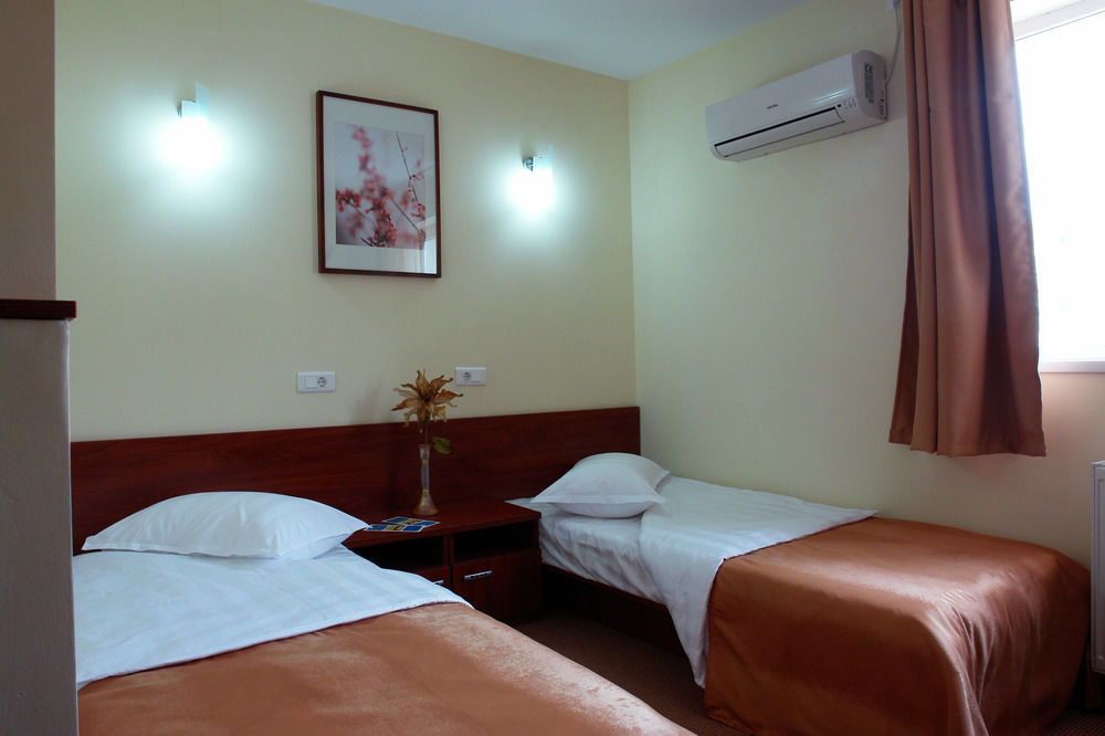City Hotel Bucharest 2*