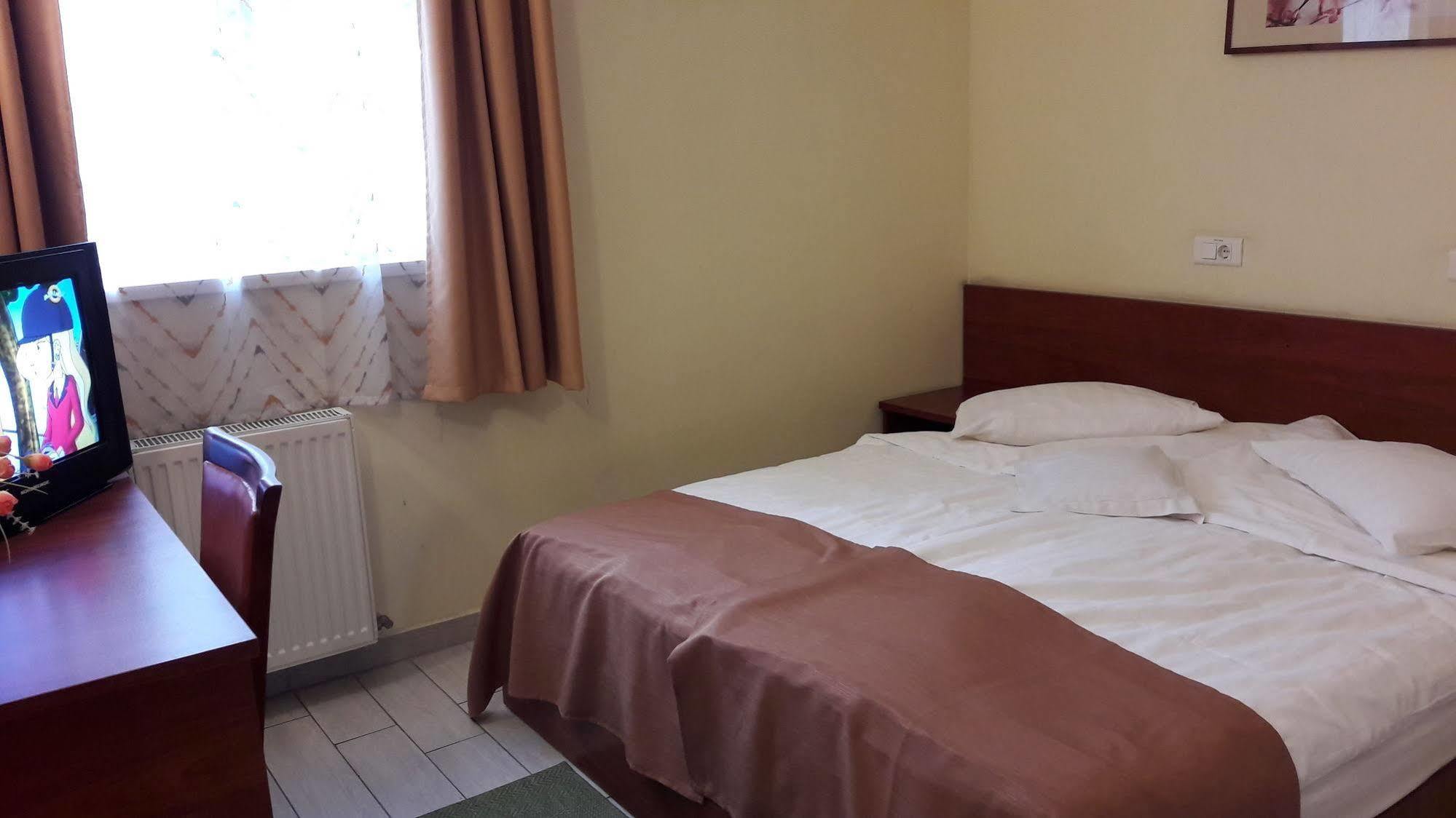 City Hotel Bucharest Hotel 2*